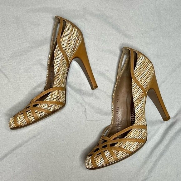 Ferragamo pumps purchased in Italy. Vintage Designer high heels, sz 7.5 - Picture 2 of 12